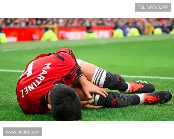 曼联防线失误频繁引发争议，已对球队赛季整体表现形成明显制约。