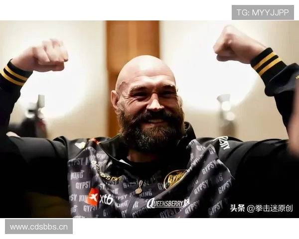 泰森·富里晚上竟然躺健身房刷剧，体脂看着像度假去的路人一样…