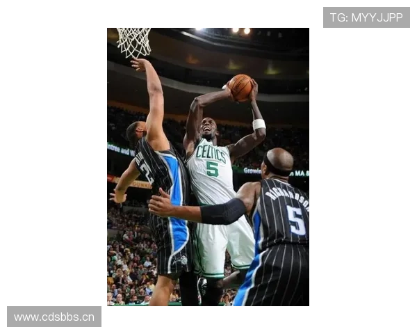 保罗·皮尔斯关键时刻单打效率提升 助凯尔特人拉开比分差距