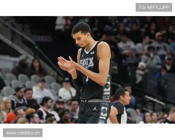 索汉三分无球跑位拉开空间 提升球队关键时刻进攻效率