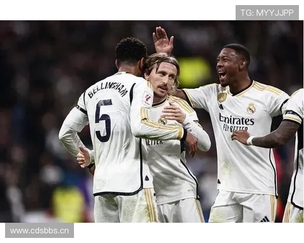 贝林厄姆与莫德里奇的“技术掌控”：风格差异与中场角色解析